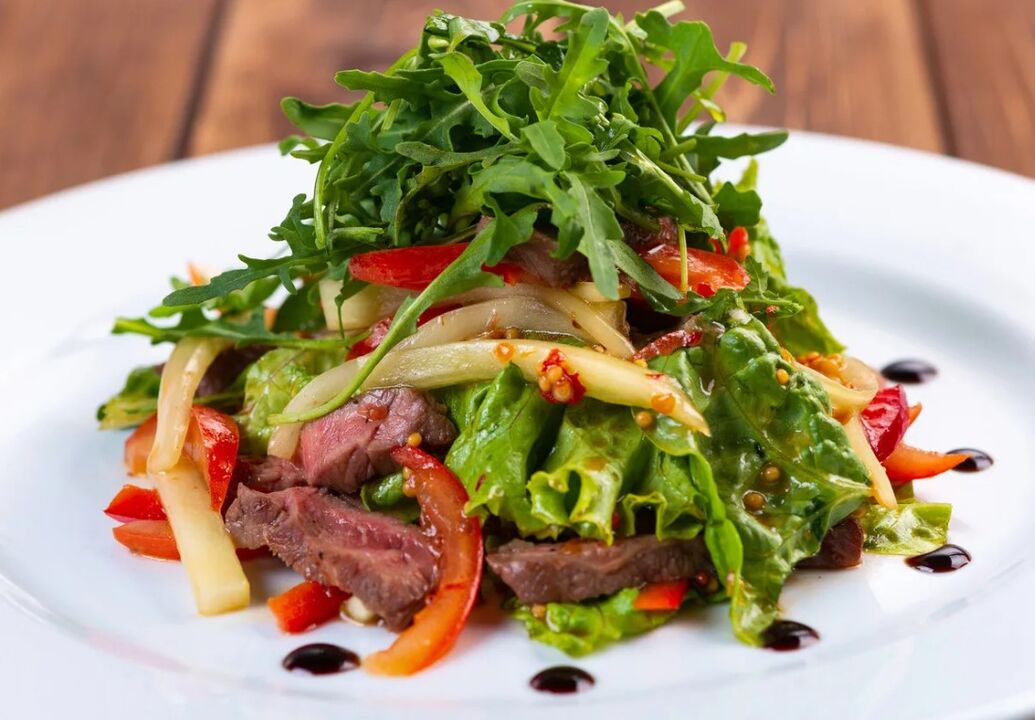子牛肉と野菜サラダ