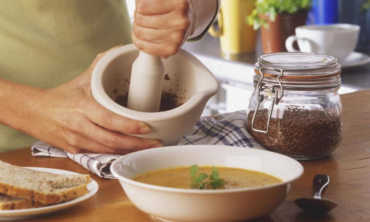 腸の機能を良くするために、スープに亜麻仁を加える
